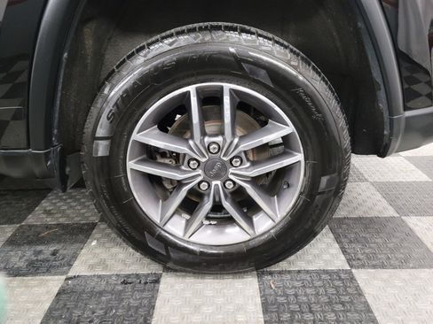 Used 2020 Jeep Grand Cherokee Laredo w/ 18" Wheel & 8.4" Radio Group image 26