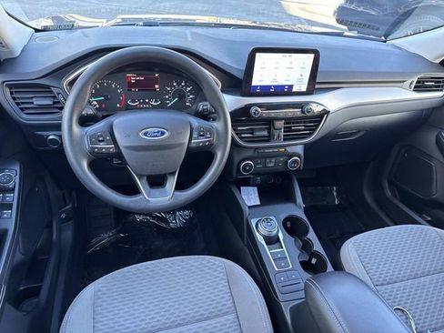 Used 2022 Ford Escape SE w/ SE Sport Appearance Package image 10