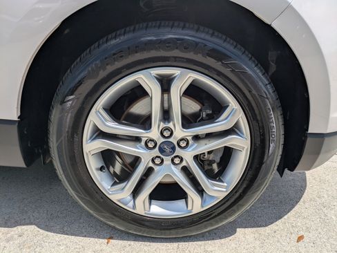 Used 2018 Ford Edge Titanium w/ Technology Package AWD/4WD image 11