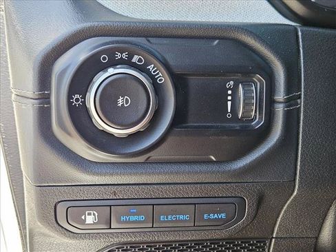 Used 2024 Jeep Wrangler Unlimited Sahara AWD/4WD image 12