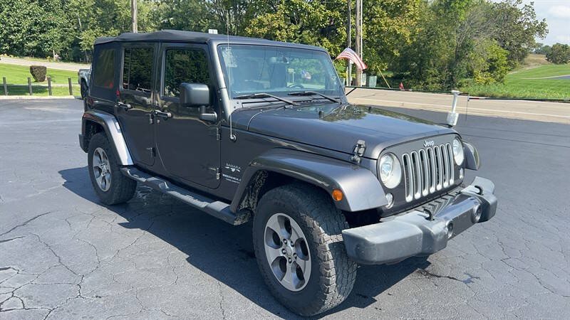 Used 2017 Jeep Wrangler Unlimited Sahara w/ Connectivity Group AWD/4WD image 2