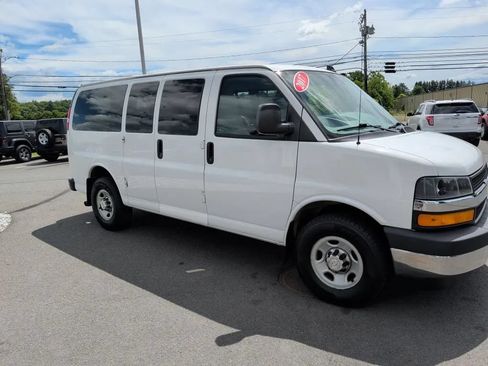 Used 2017 Chevrolet Express 2500 LT w/ LT Preferred Equipment Group RWD image 5