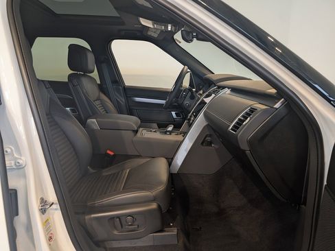 Used 2024 Land Rover Discovery Dynamic SE image 34