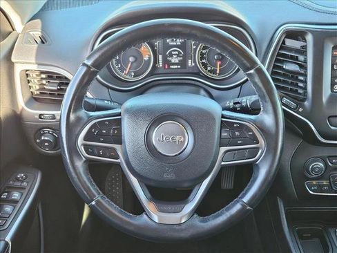 Used 2019 Jeep Cherokee Latitude Plus w/ Comfort/Convenience Group FWD image 14