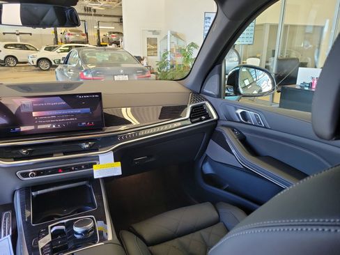 New 2026 BMW X5 xDrive40i w/ M Sport Package image 19