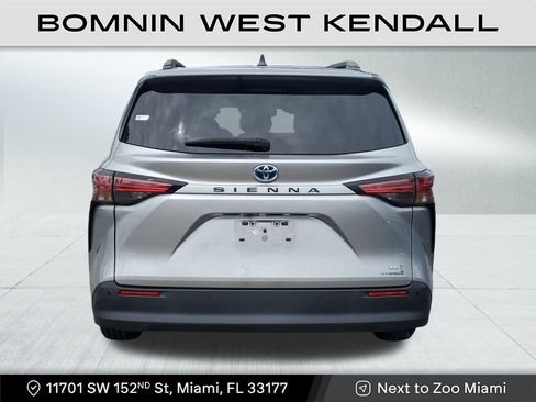 Used 2021 Toyota Sienna XLE image 6