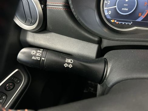 New 2025 Nissan Versa SR w/ Trunk Package image 21