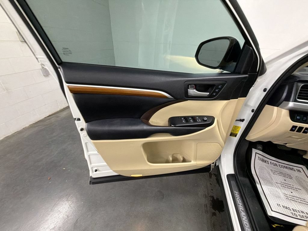 Used 2017 Toyota Highlander Limited FWD image 23