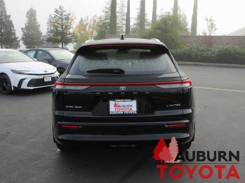 New 2025 Toyota Crown Signia image 3