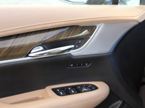 Used 2020 Cadillac XT6 Premium Luxury w/ Platinum Package AWD/4WD image 18