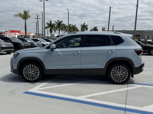 Used 2025 Volkswagen Taos SE image 6