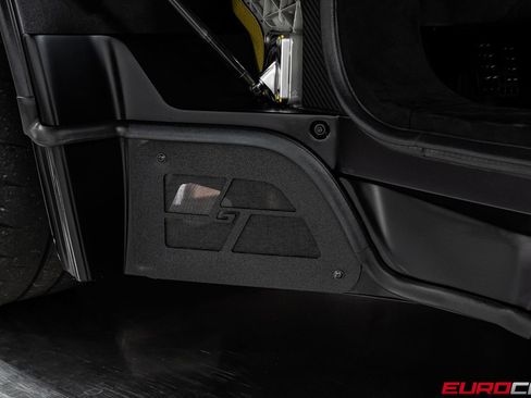 Used 2022 Ford GT RWD image 17