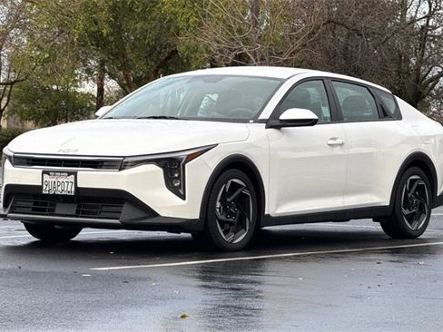 Certified 2025 Kia K4 EX image 10