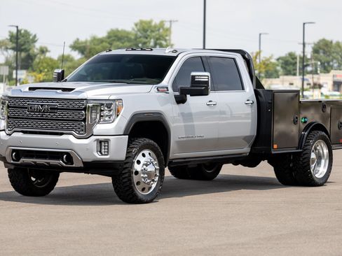 Used 2022 GMC Sierra 3500 Denali w/ Denali Ultimate Package AWD/4WD image 17