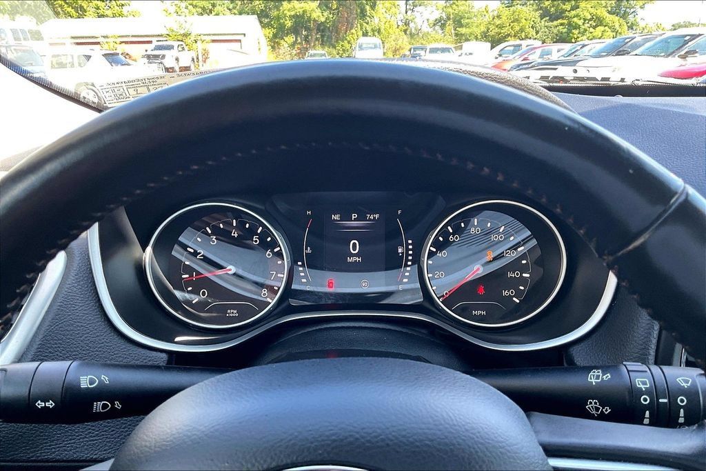 Used 2018 Jeep Compass Latitude w/ Cold Weather Group AWD/4WD image 19