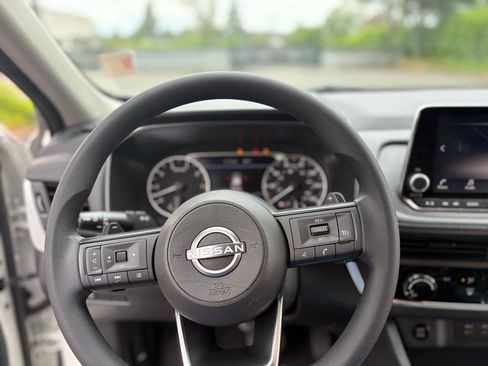 Used 2024 Nissan Rogue S AWD/4WD image 11
