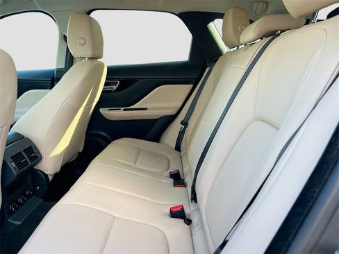 Used 2017 Jaguar F-PACE Premium image 25