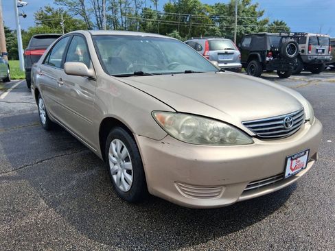 Used 2005 Toyota Camry LE FWD image 3