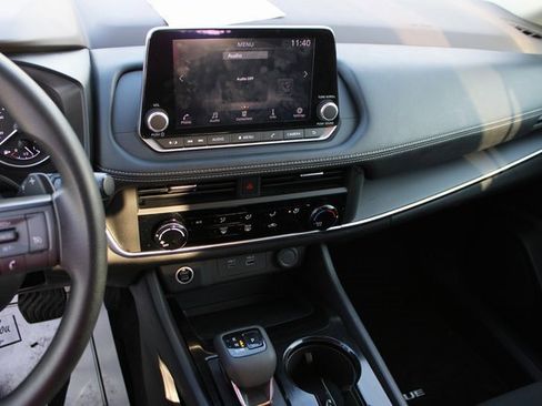 Used 2023 Nissan Rogue S image 21