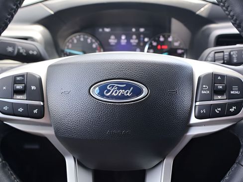 Used 2023 Ford Explorer XLT AWD/4WD image 19