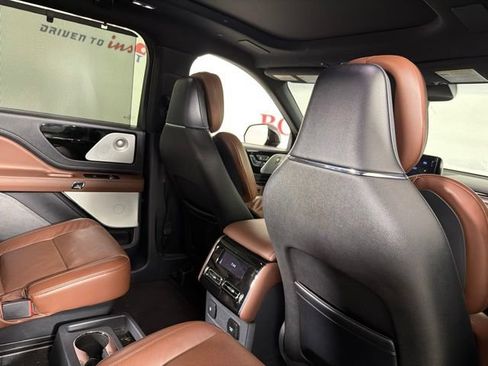Used 2025 Lincoln Aviator Reserve w/ Luxury Package RWD image 19