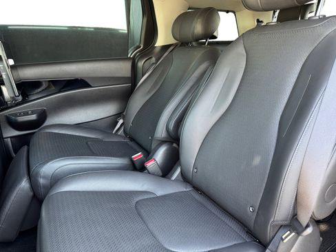 Used 2025 Kia Carnival SX Prestige FWD image 12