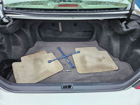 Used 2004 Toyota Camry XLE image 9