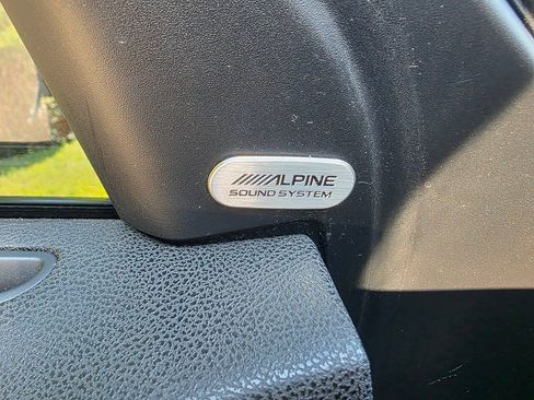 Used 2019 Chrysler 300 S RWD image 11