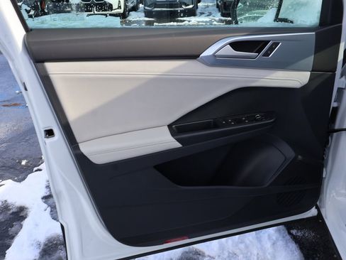 New 2026 Volkswagen Taos SE image 23