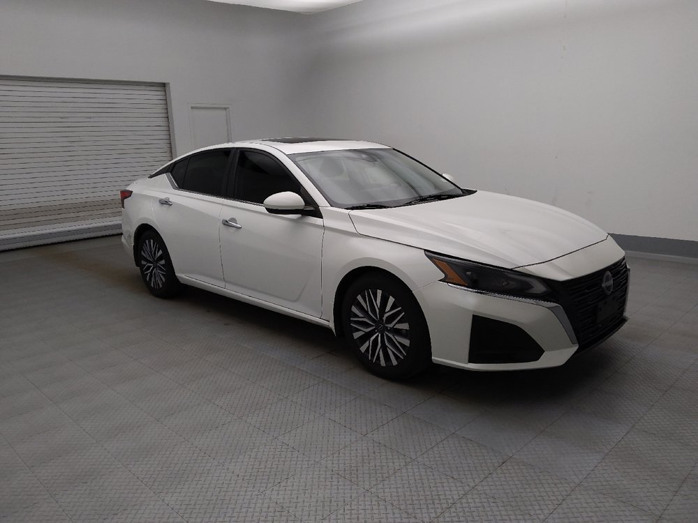 Used 2023 Nissan Altima 2.5 SV w/ SV Premium Package FWD image 11