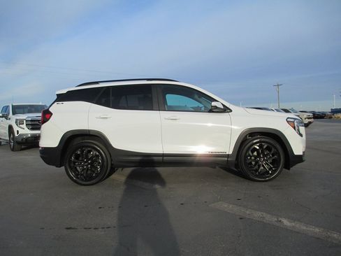 Certified 2022 GMC Terrain SLE w/ Elevation Edition image 4