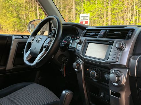 Used 2014 Toyota 4Runner SR5 AWD/4WD image 19