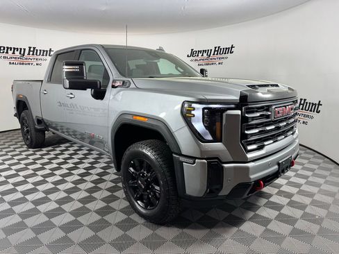 Used 2025 GMC Sierra 2500 AT4 image 4