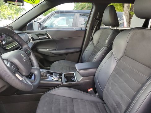 Used 2024 Mitsubishi Outlander SE Black Edition FWD image 18
