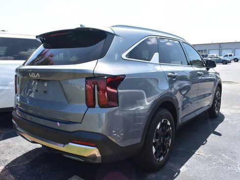 Used 2025 Kia Sorento S w/ Panoramic Sunroof Package FWD image 5