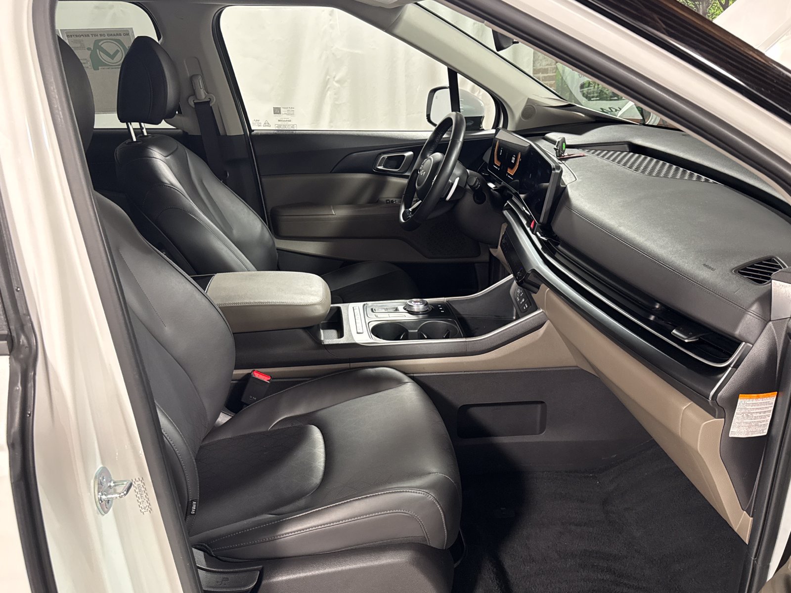 Certified 2026 Kia Carnival LXS FWD image 29