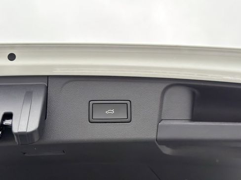 New 2026 Volkswagen Atlas SE FWD image 16