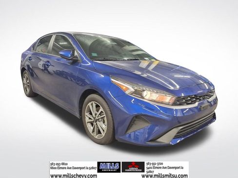 Used 2023 Kia Forte LXS image 3