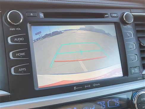 Used 2017 Toyota Highlander XLE image 16