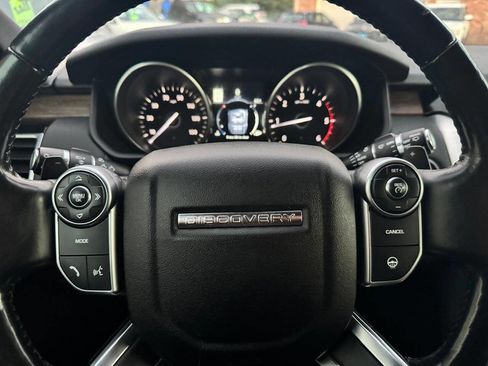 Used 2017 Land Rover Discovery HSE image 16