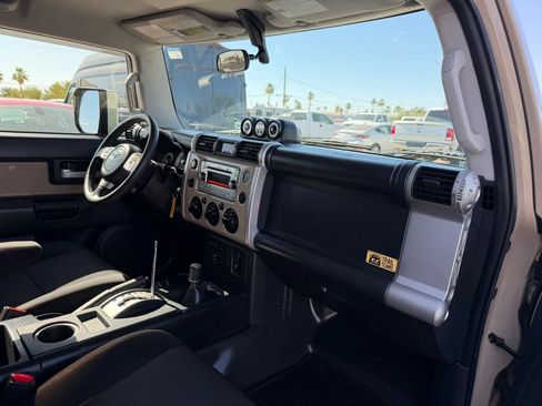 Used 2014 Toyota FJ Cruiser 4WD w/ Upgrade Package image 22