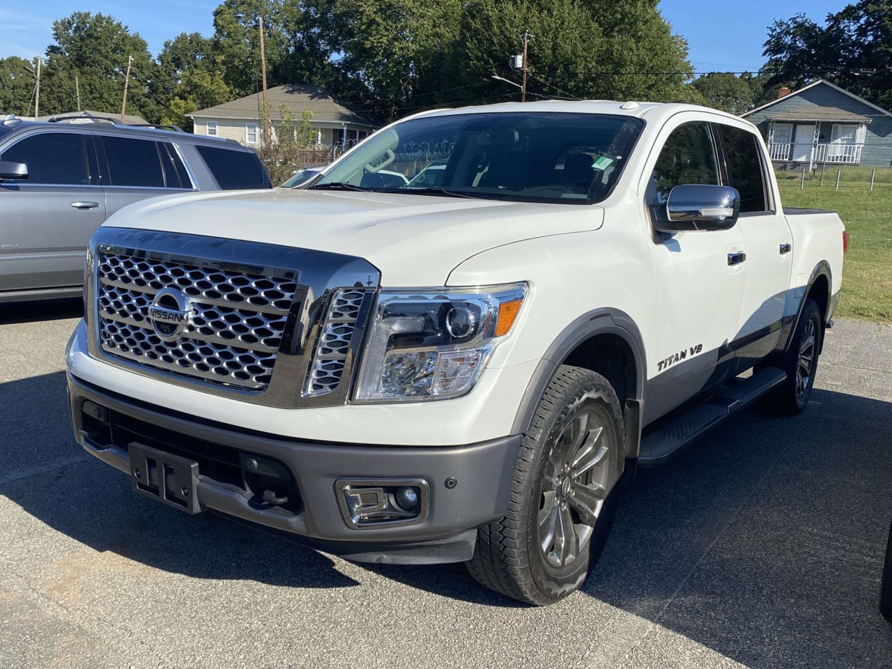 Used 2018 Nissan Titan Platinum Reserve w/ Platinum Utility Package AWD/4WD image 3