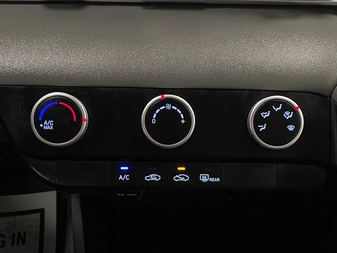 Certified 2023 Hyundai Elantra SE image 23