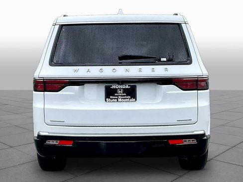Used 2023 Jeep Wagoneer Series III w/ Convenience Group I AWD/4WD image 9