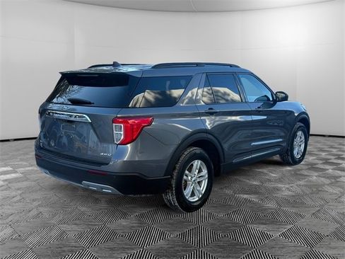 Used 2022 Ford Explorer XLT w/ Equipment Group 202A image 5