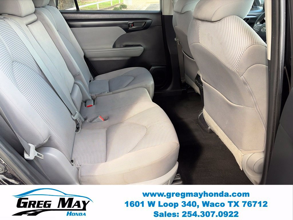 Used 2021 Toyota Highlander LE FWD image 15
