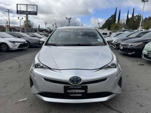 Used 2018 Toyota Prius Two image 2