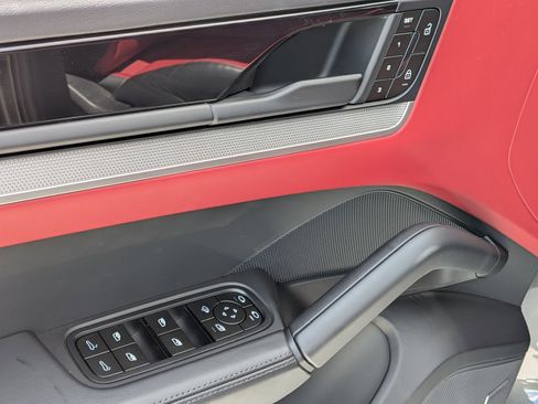 Certified 2025 Porsche Cayenne Coupe AWD/4WD image 15