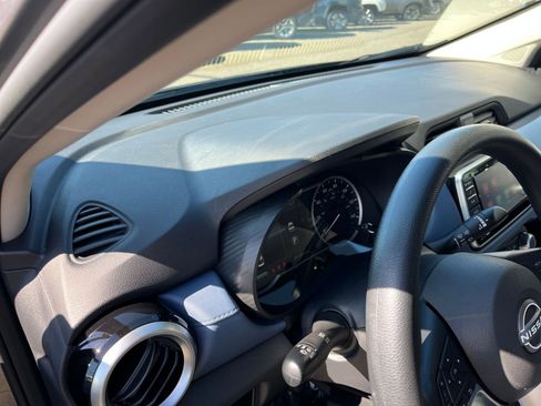 Used 2025 Nissan Versa SV image 34