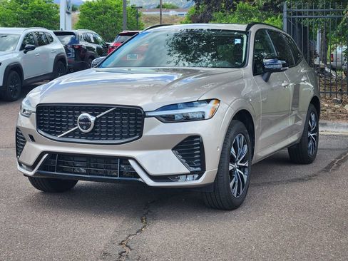 Used 2025 Volvo XC60 B5 Plus AWD/4WD image 23